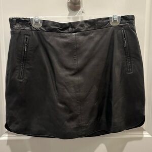 GENUINE LEATHER SKIRT - SIZE MEDIUM